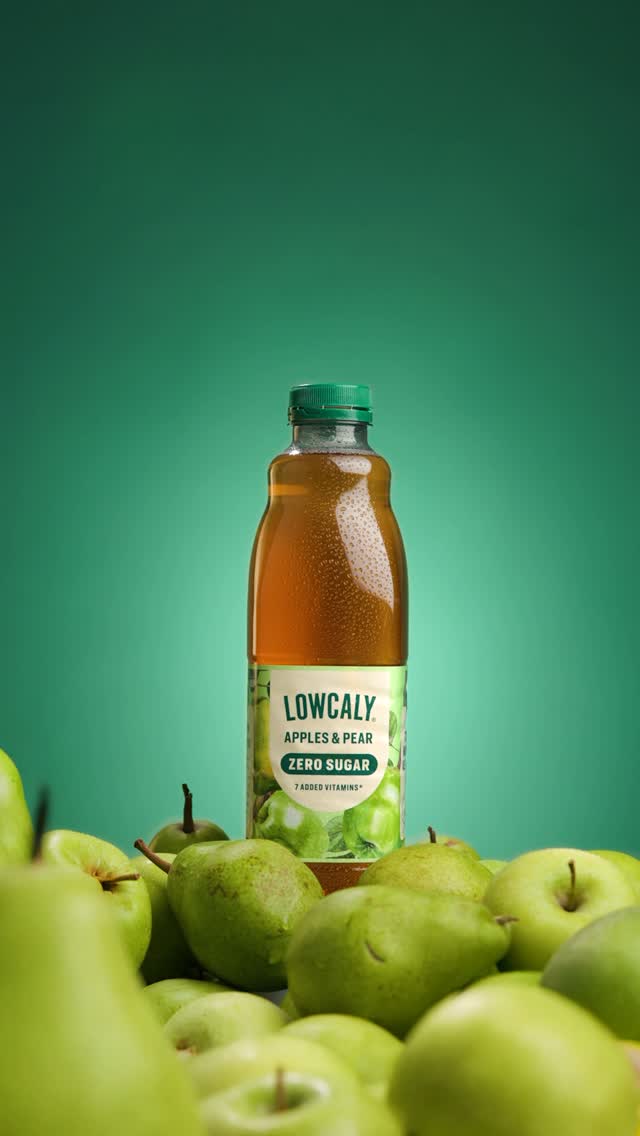 BREAK UP WITH SUGAR. FALL FOR APPLES & PEAR. ⁠
Our new crush has landed. Crisp green apple and juicy pear. 🤤 ⁠
⁠
Made to fall for– again and again. ⁠
⁠
Available in stores now! ⁠
⁠#Lowcaly #ZeroSugar⁠