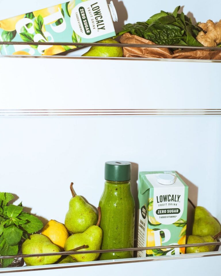 This one’s good 💚
Try this, thank us later.
what you need:
• 300 ml Lowcaly Fruit Drink Pear
• 1 handful fresh spinach
• 1 pear
• 1/2 tsp green spirulina powder (optional)• A few drops of lemon juice + lemon slices to garnish
blend until smooth 🫶
#Lowcaly #ZeroSugar