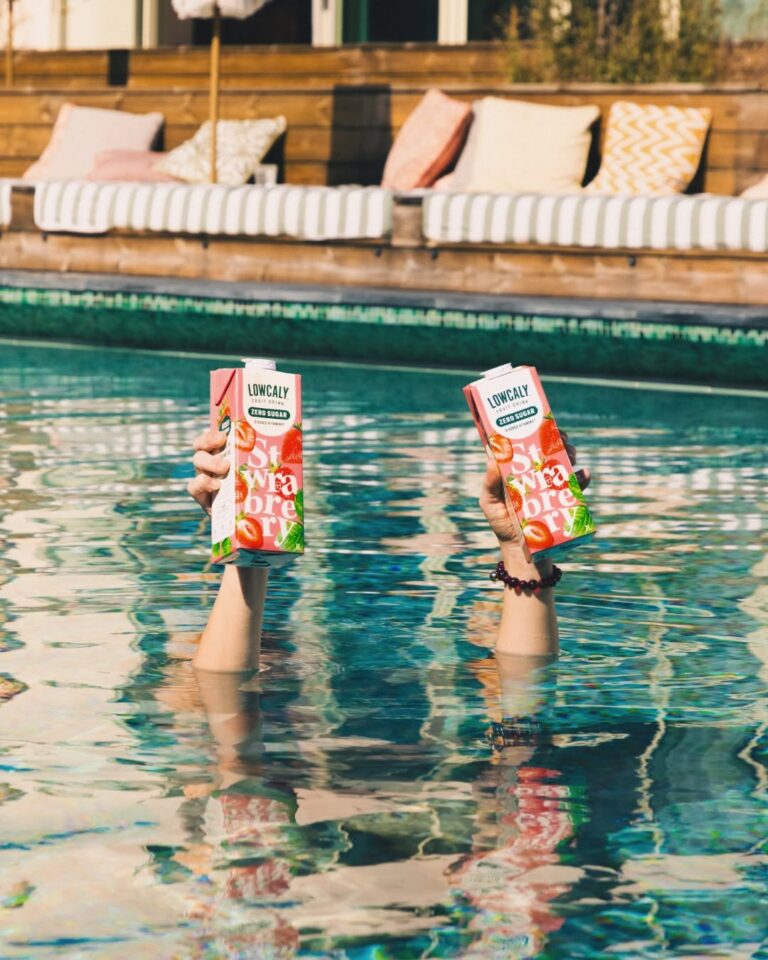 This one’s coming with us all summer. 🍓
#Lowcaly #ZeroSugar