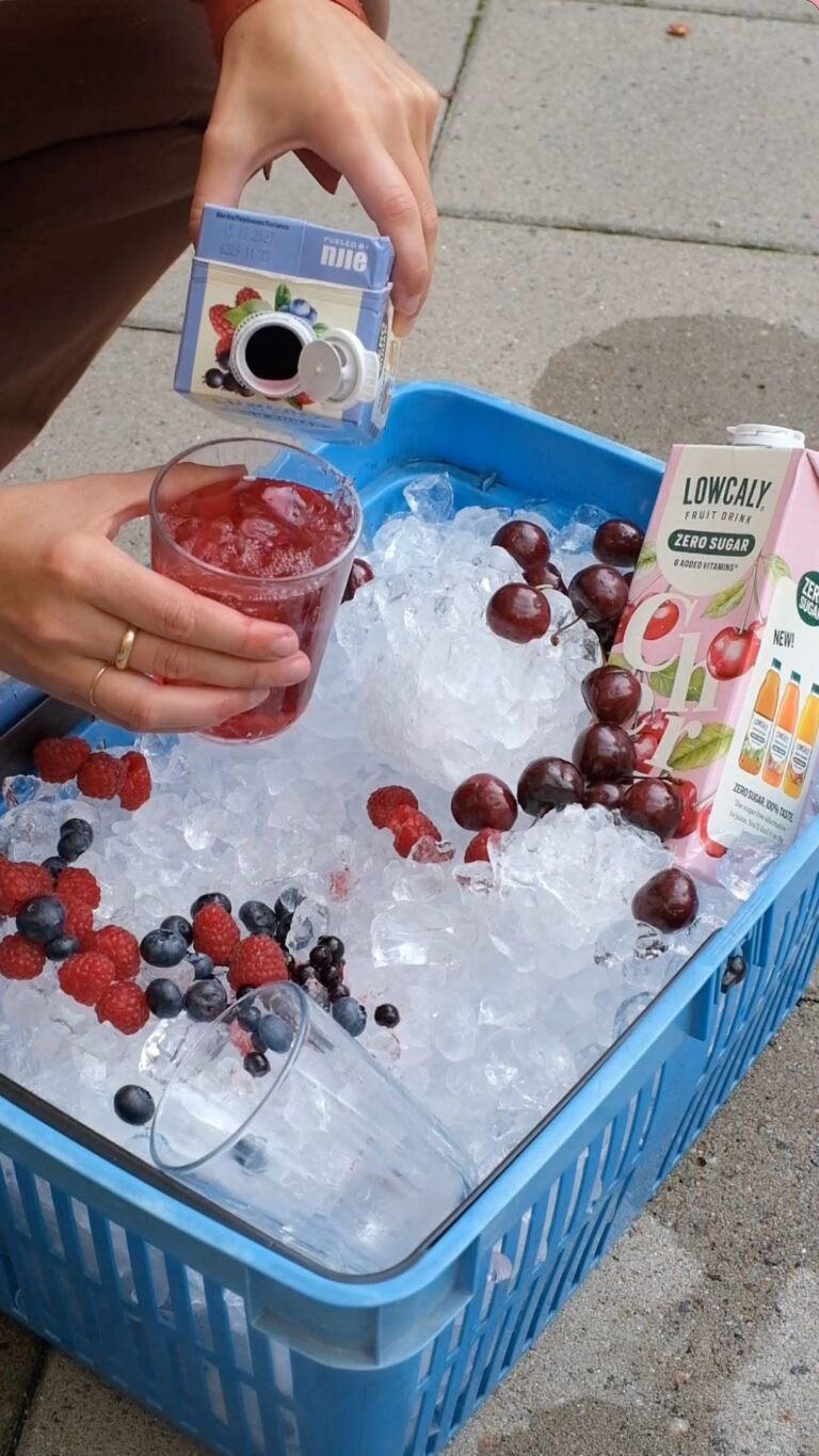 Cherry & Berry. On the rocks. 🧊🍒
Because apparently a fridge wasn’t dramatic enough.

#Lowcaly #ZeroSugar